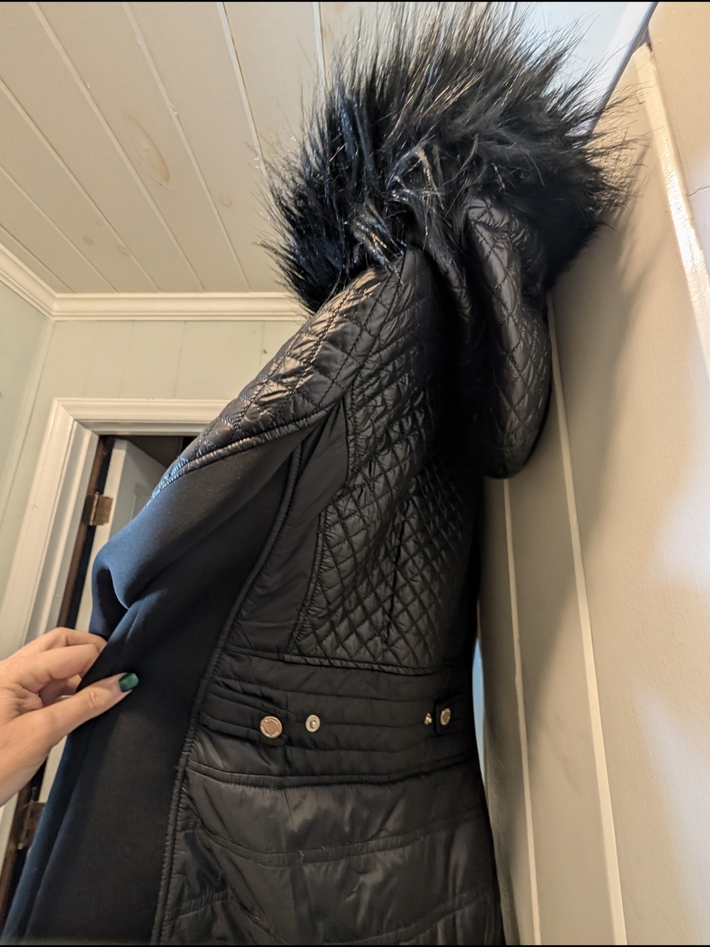 Michael Kors Women's Small Black Quilted Puffer Jacket with Faux Fur Trim GUC - Picture 4 of 15